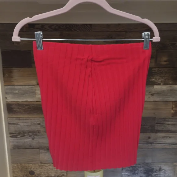 Cotton Citizen Capri Red/Pink Ribbed Mini Form Fitted Skirt for Any Occasion - Picture 4 of 10